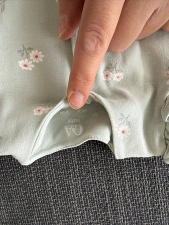 2 Baby Strampler C&A gemustert Grösse 56 cm neuwertig