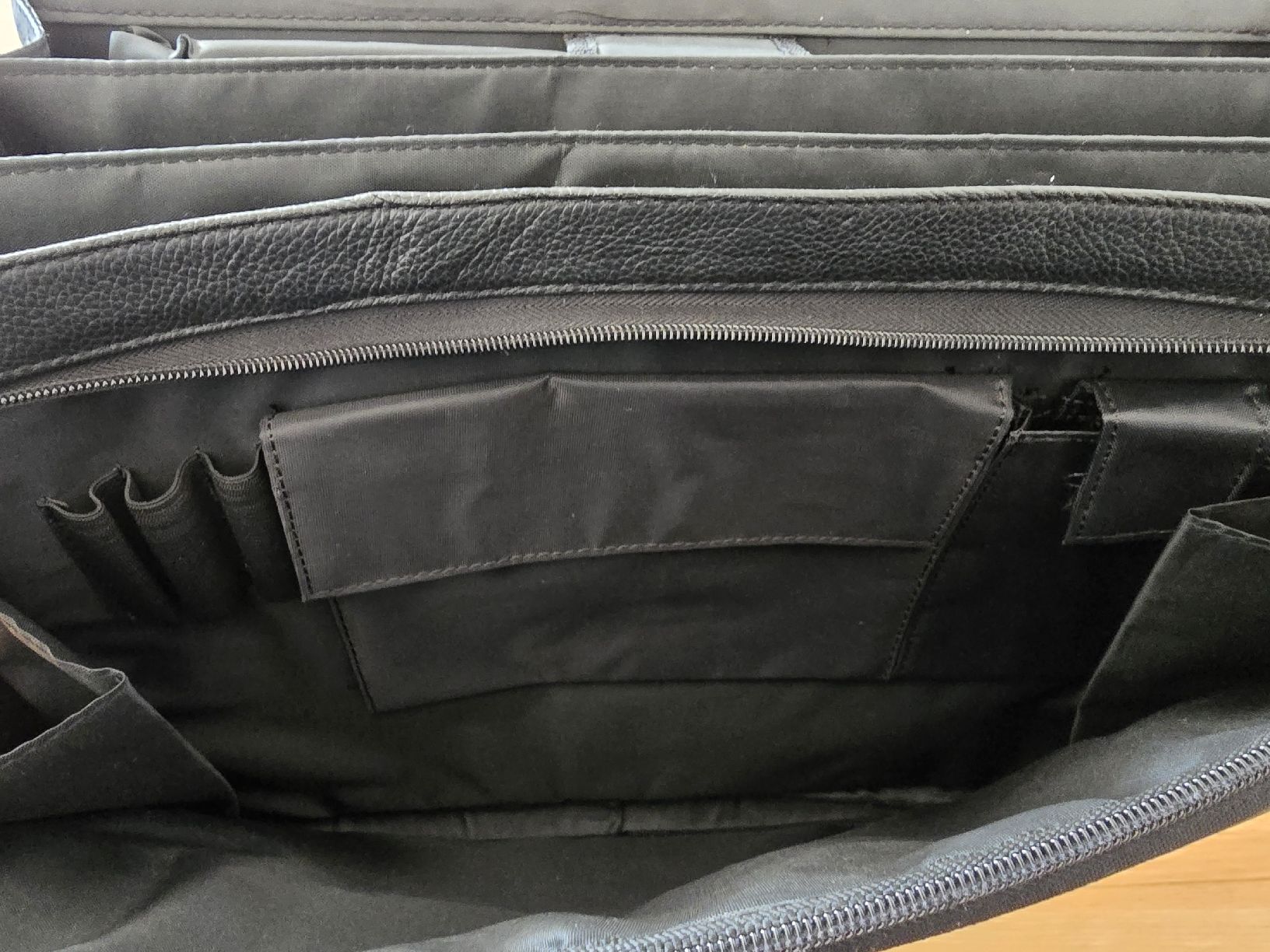 Koffer & Taschen: Aktentasche aus Leder in schwarz – Gebraucht aus Baar von CorinnaFe 2