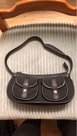 Elegante Handtasche in Schwarz – zeitlos und stilvoll