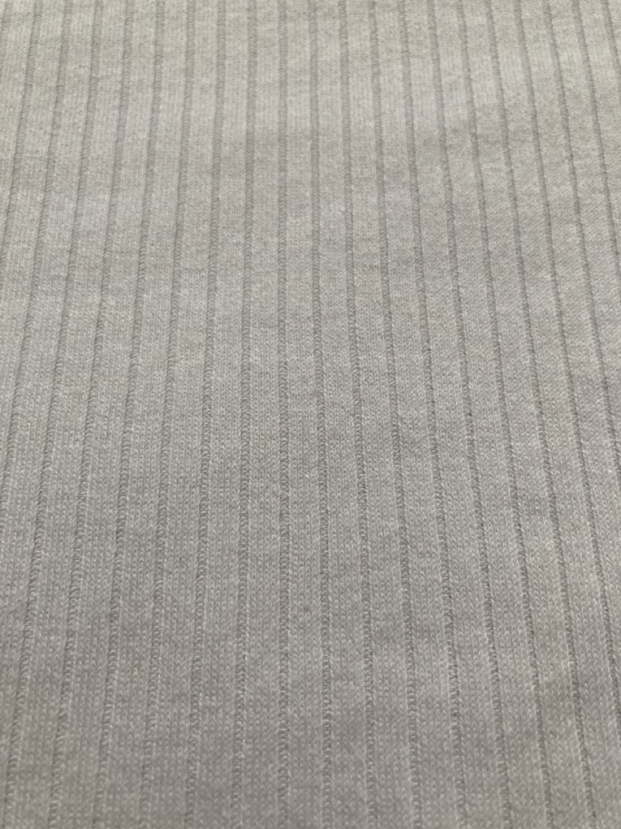 Tops: Weisses Langarmshirt gerippt – D'occasion à Zürich par uma_y5q8 4