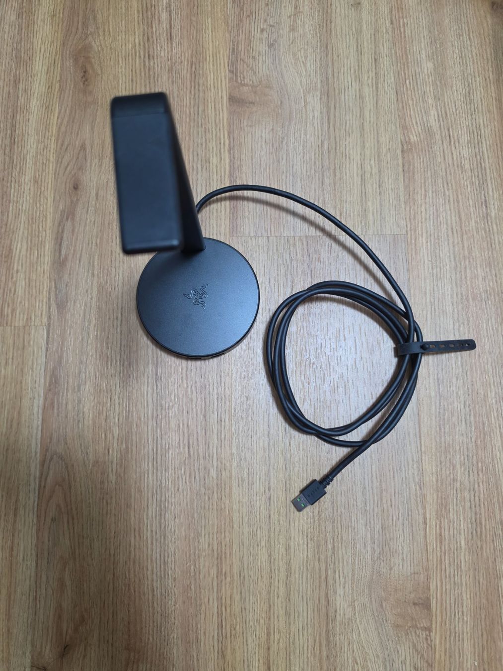 Razer Autres décorations & accessoires: Razer Base Station V2 Chroma – Neuf avec emballage d'origine à Frick par Ank85
