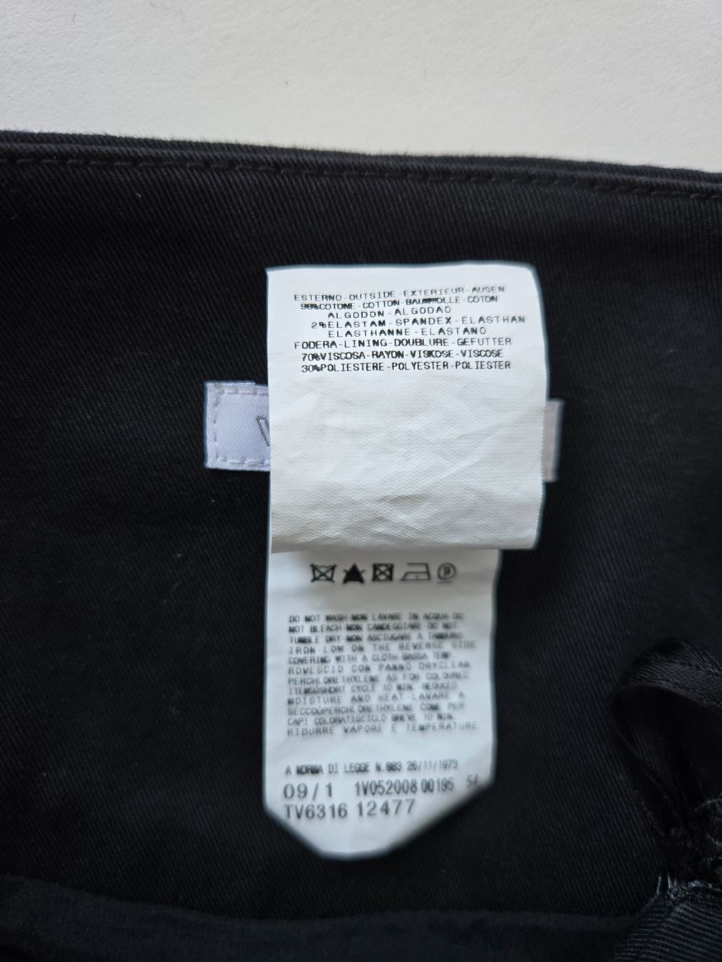 Versace Röcke: VERSACE JEANS COUTURE SCHWARZER BAUMWOLLROCK, GRÖSSE 34, – Gebraucht aus Zug von joa_dp6f 3