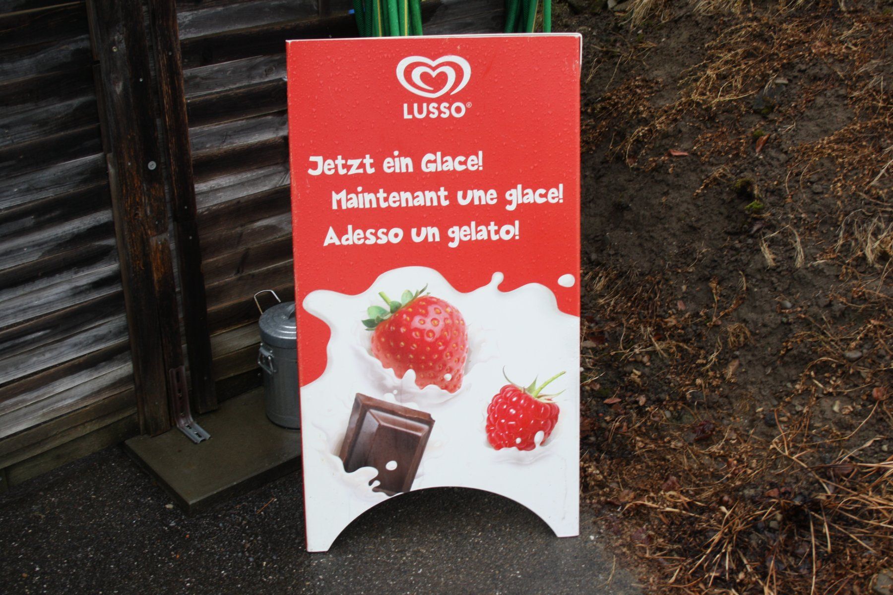 Insegne: LUSSO GLACE VINTAGE WERBUNG SCHILD MIT TAFEL – Usato da Wauwil venduto da Pneuedy