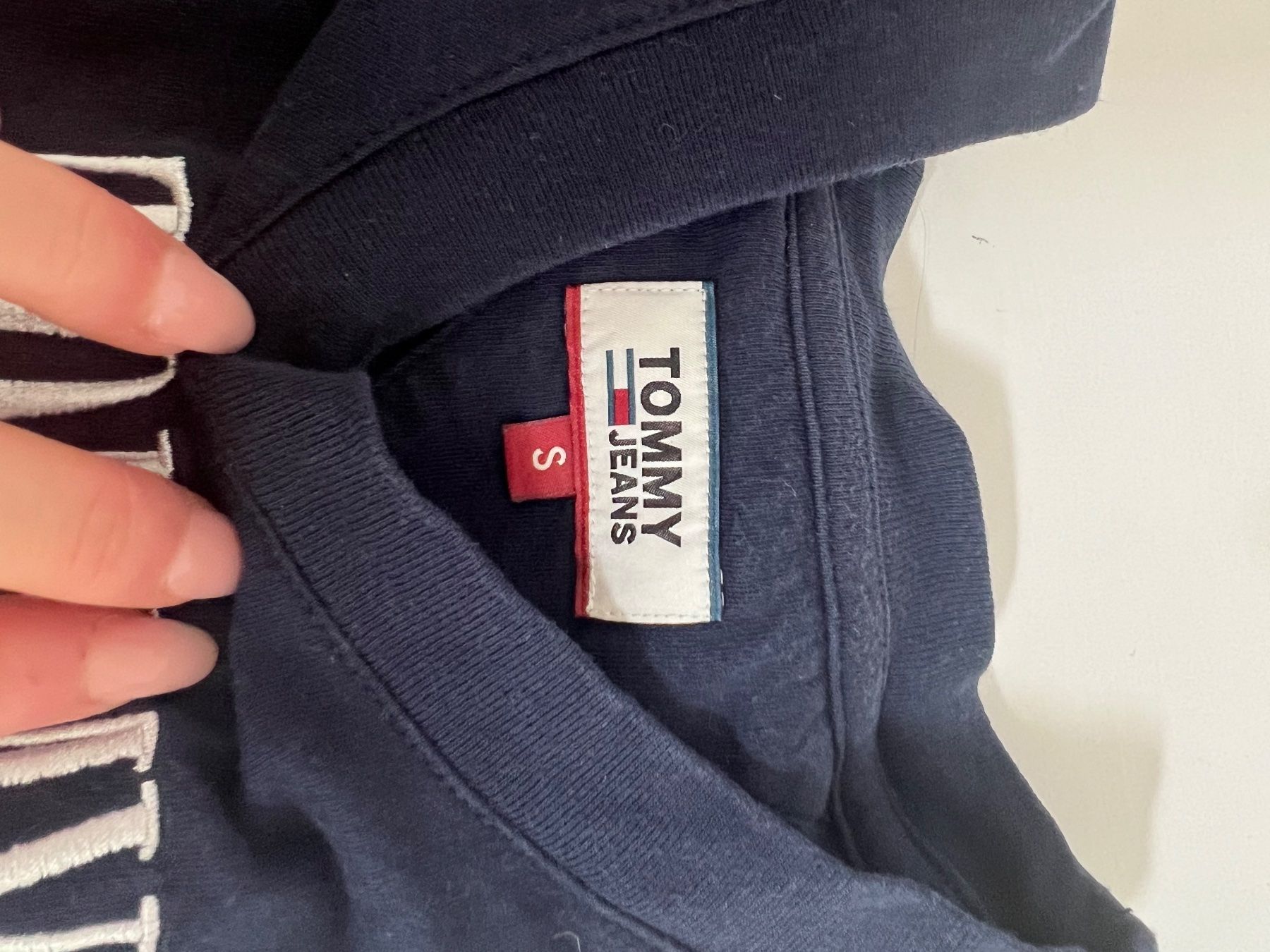 Tommy Hilfiger T-shirt: T-shirt,Tommy Hilfiger – Usato da Luzern venduto da sydney01. 2