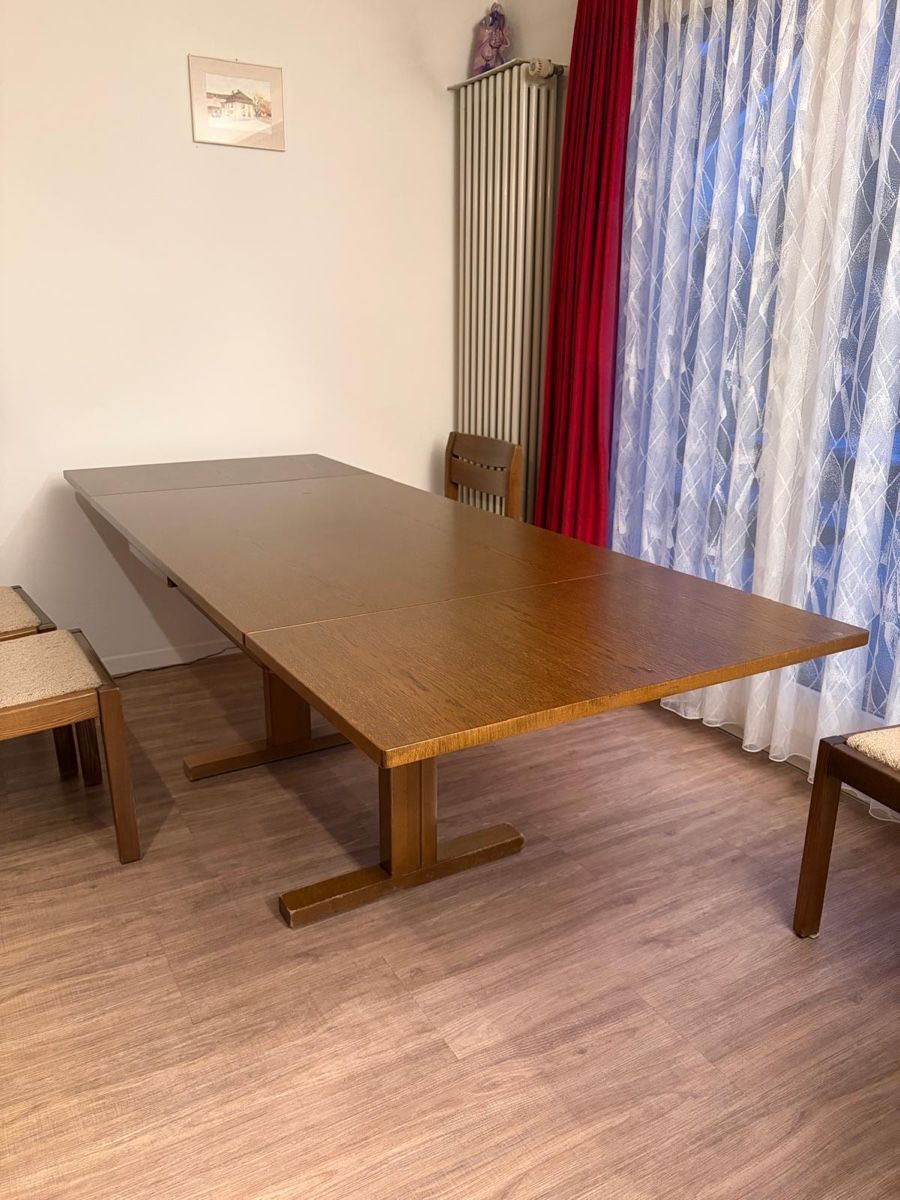 Set di tavolo e panche: Esstisch mit 4 Stühlen aus massivem  Holz – Usato da Egerkingen venduto da Rose74 1