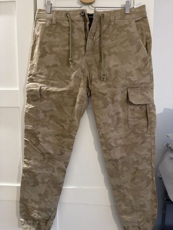 Coole Herbst Camouflage Cargo Hose, Grösse 34, neuwertig