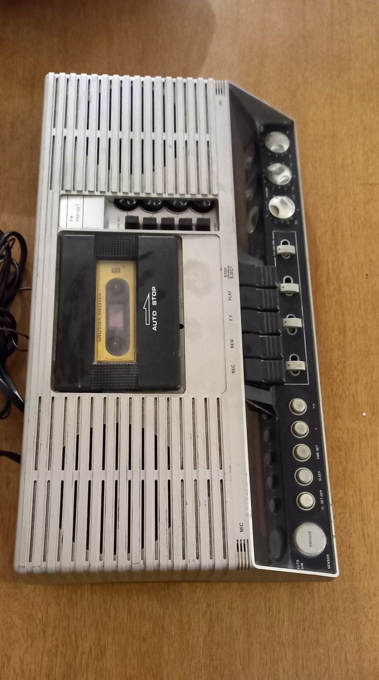 Radio: Intersonic soleil Clock Radio. 9fr Versand – Usato da Fahrweid venduto da SMILE.5 3