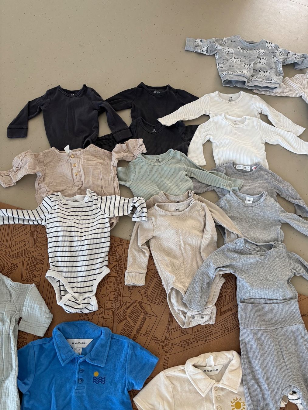 H&M Lotti & Set di vestiti: Kleiderpaket Baby Junge Grösse 68 – Usato da Zürich venduto da bamberella 2