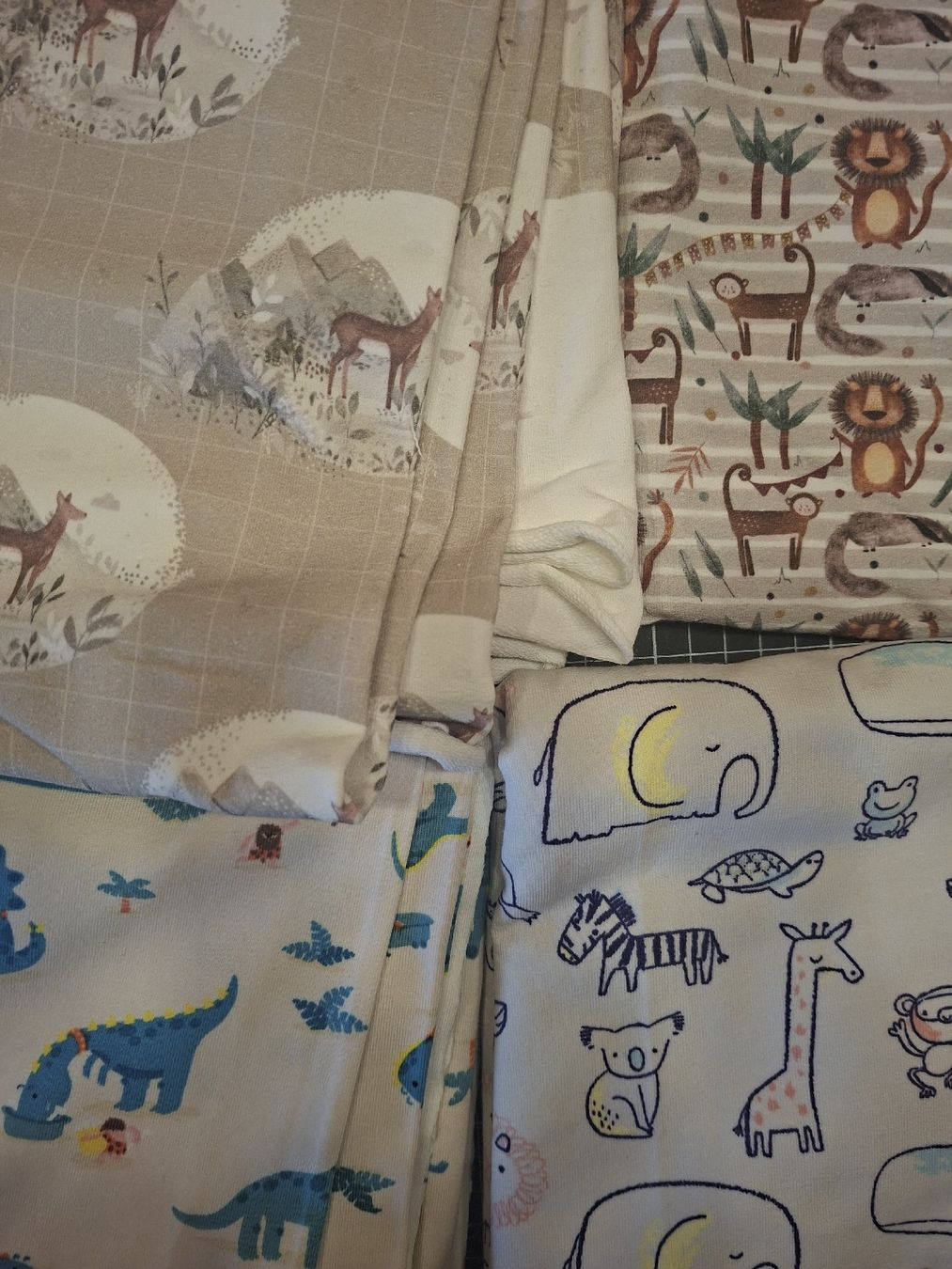 Tissus: Stoffpacket mit Jersey und Sweter  – D'occasion à Steinen par Bunzli90 1