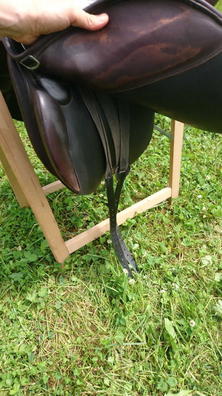 Selles, accessoires: Vielseitiger Equinomic-Wanderreitsattel – D'occasion à Laupersdorf par MiRo6469 3