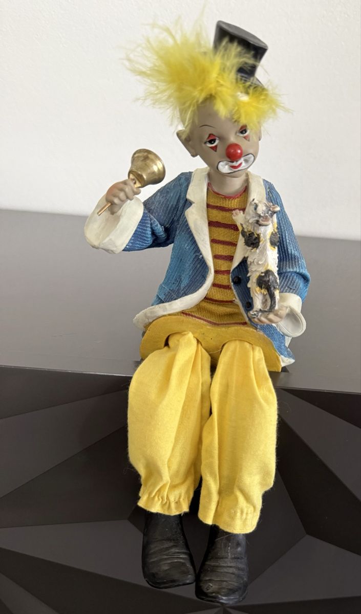 Figurines: Clown mit Katze klein mit Stoffbeinen  – D'occasion à Pfeffikon LU par pepino17