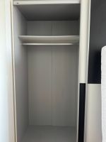 Armoire avec portes coulissantes