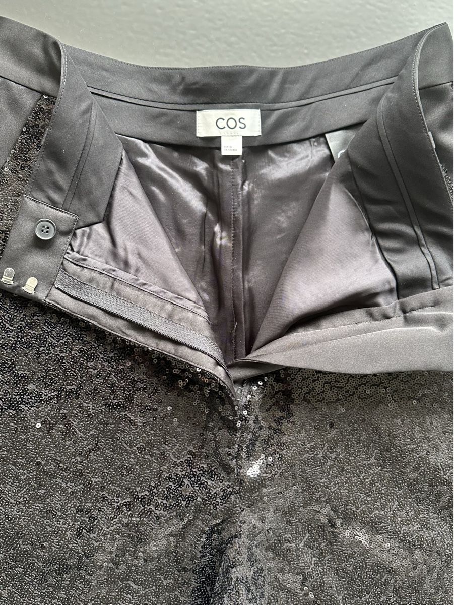 Cos Pantaloni: Pantalon à sequins noir – Nuovo (secondo la descrizione) da Zürich venduto da armande01