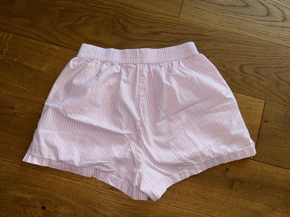 Stradivarius Pantaloni: Gestreifte Shorts pink – Usato da Schaan venduto da kri_tsw8 5