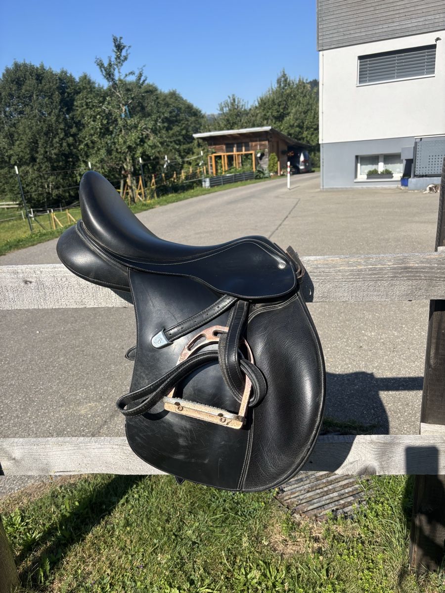 Selles, accessoires: Bates Sattel  – D'occasion à Escholzmatt par Princess112
