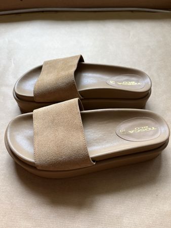 TOSCA BLU Platform Slides Size 37. Suede, Beige. New!