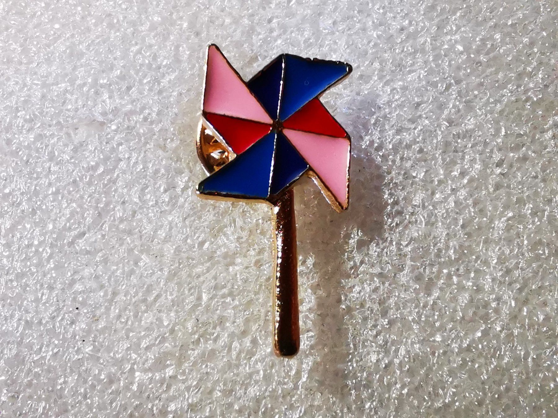 Plaketten & Abzeichen: Ansteckpin 29: Windrad – Gebraucht aus Oppligen von Pin-Fall-Shop