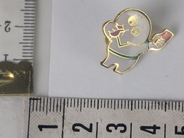 Pin, Anhänger Maskottchen Fussball Schweiz rote Karte