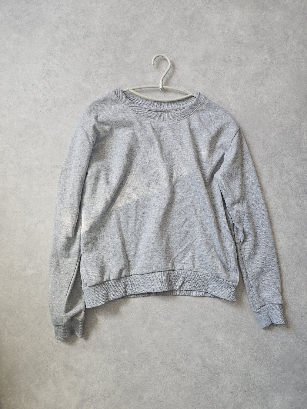 Pulls & Sweat-shirts: Pull  gris, taille S-M – D'occasion à Sornetan par T.a333 1