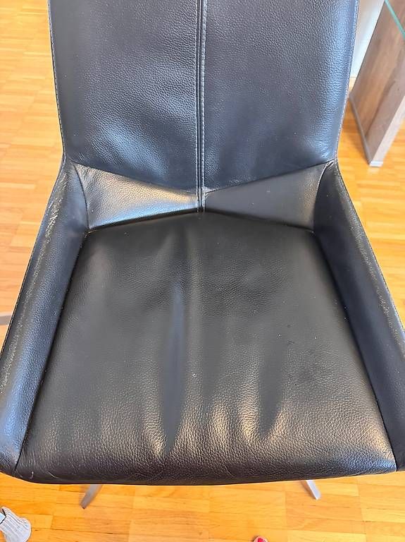 Chaises: Vier gebrauchte  Esstischstühle aus echtem Leder – D'occasion à Belp par TaKing 4