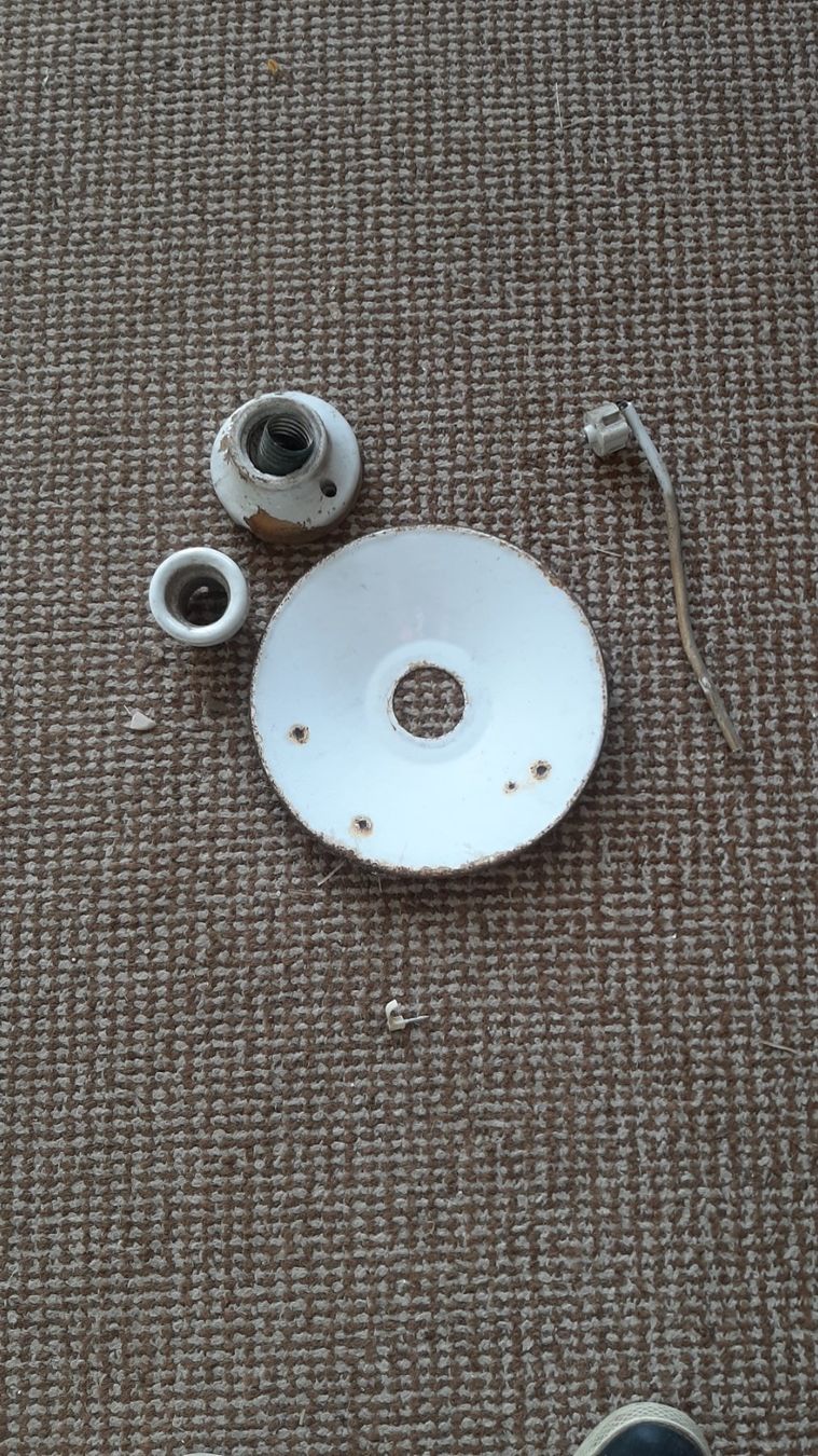 Lampade: R) Stalllampe mit Emaille Schild gemäss Bild – Difettoso da Wil SG venduto da AmandaCreations