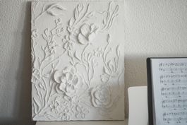 Florales Gipsrelief Wandbild Handarbeit 40x50cm