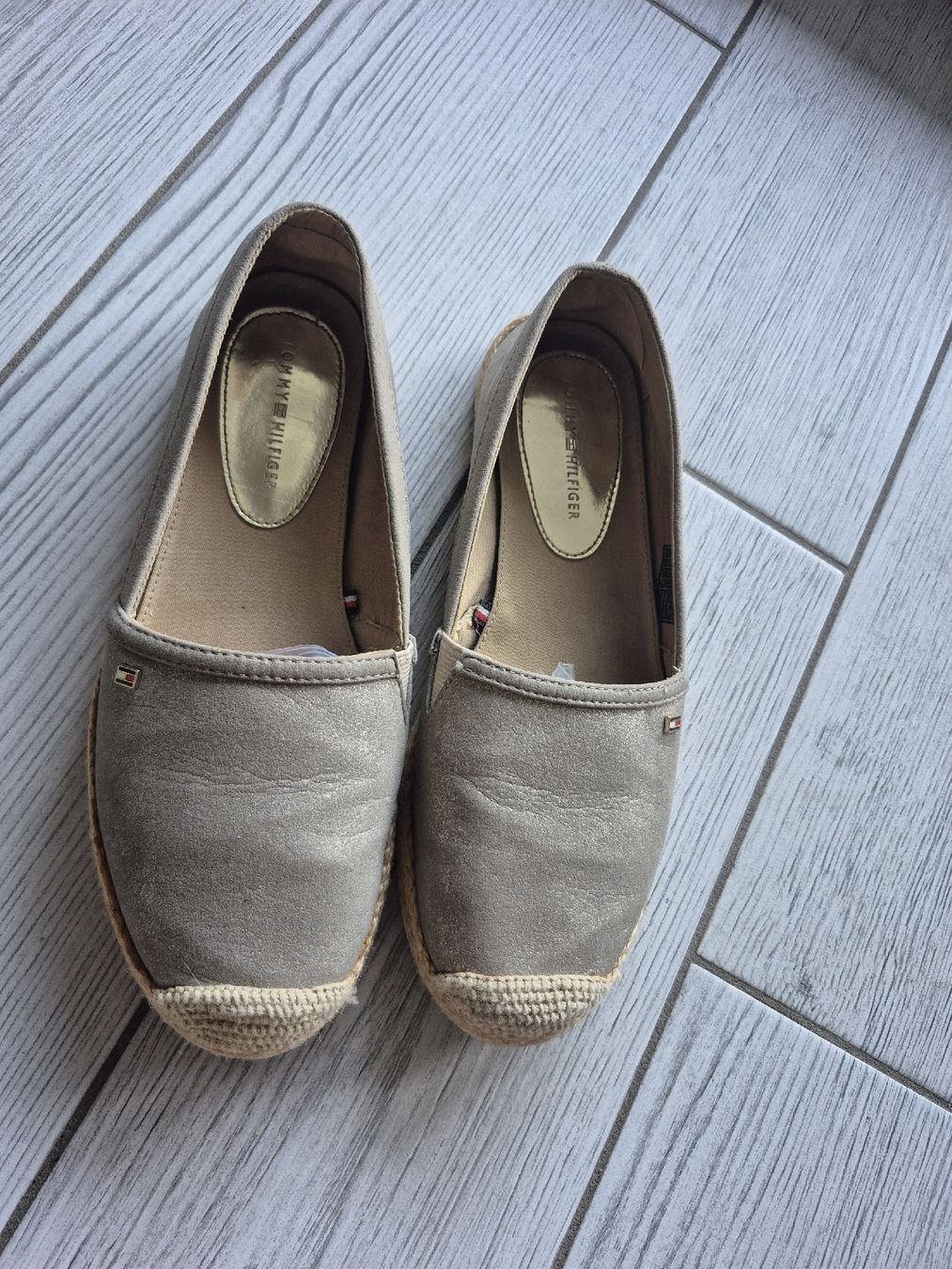 Tommy Hilfiger Scarpe da donna: Espadrilles Tommy Hilfiger, taille 37 bin état général – Usato da St-Pierre-Clages venduto da _RV
