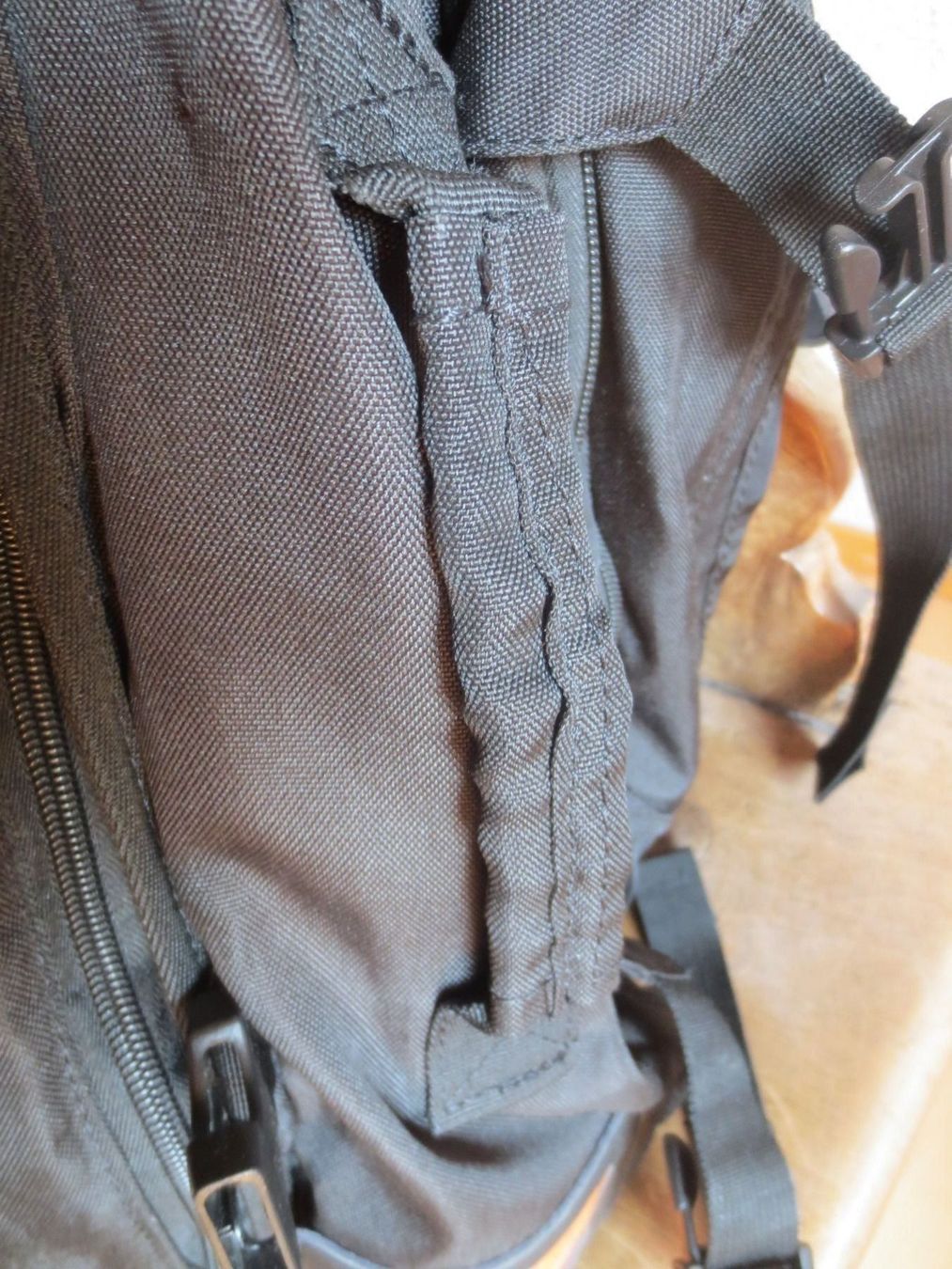 Zaini: Rucksack u.Tragetasche mit klei.Rucksack – Usato da Männedorf venduto da Livingston 8