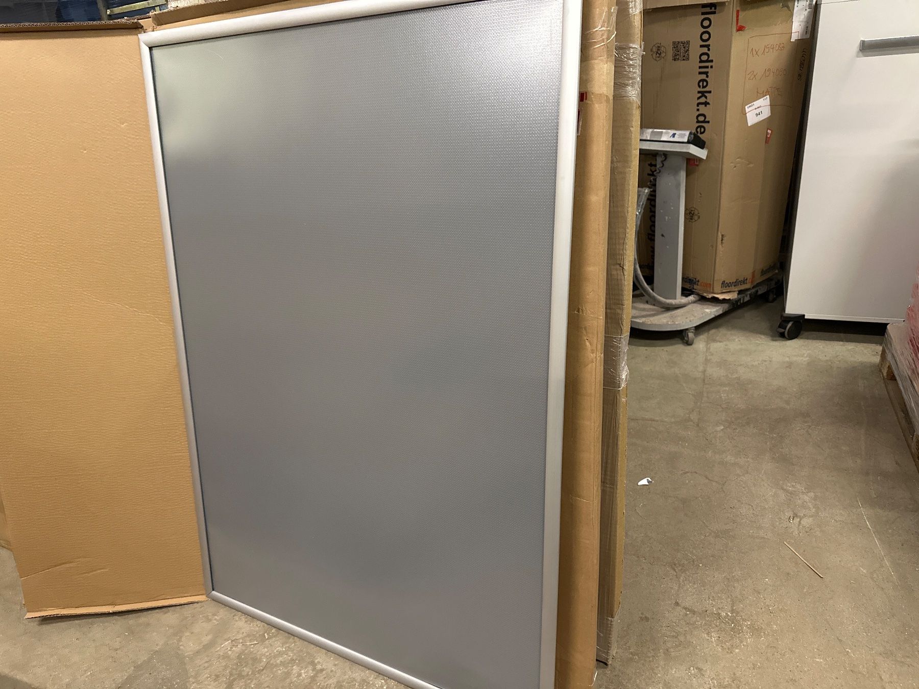 Cornici: grosser Wechselrahmen, spitze Ecken, silber, 87x122cm – Nuovo e nell'imballaggio originale da Necker venduto da liq24 1