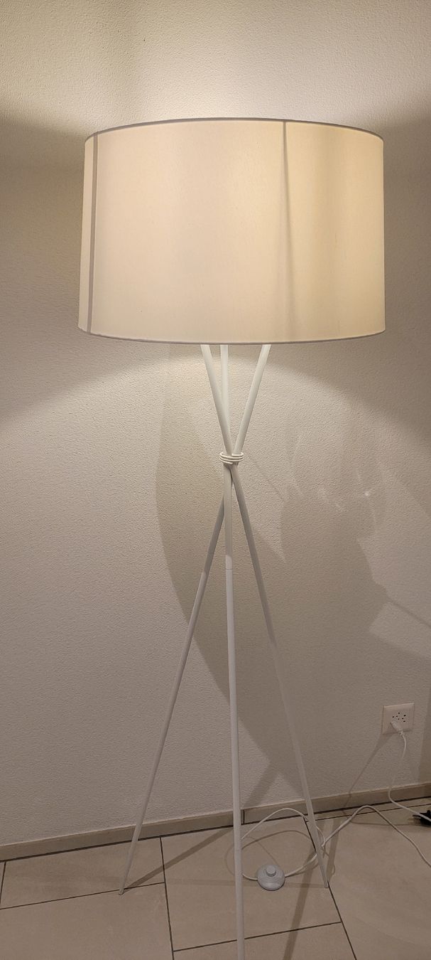 Lampen: Stehlampe – Gebraucht aus Remetschwil von Smitt