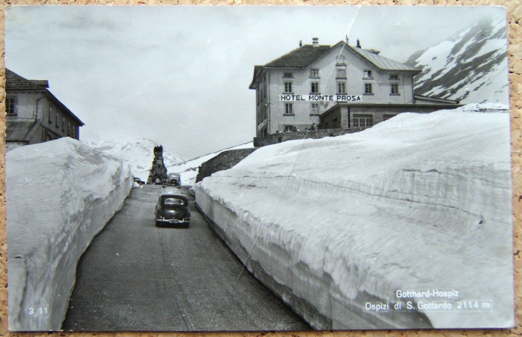 Cartoline postali: FOTO-AK GOTTHARD-HOSPIZ MIT OLDTIMER – Usato da Brunnen venduto da Nonne04