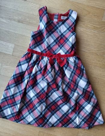 Robe H&M  taille 140 comme neuve 9/10ans