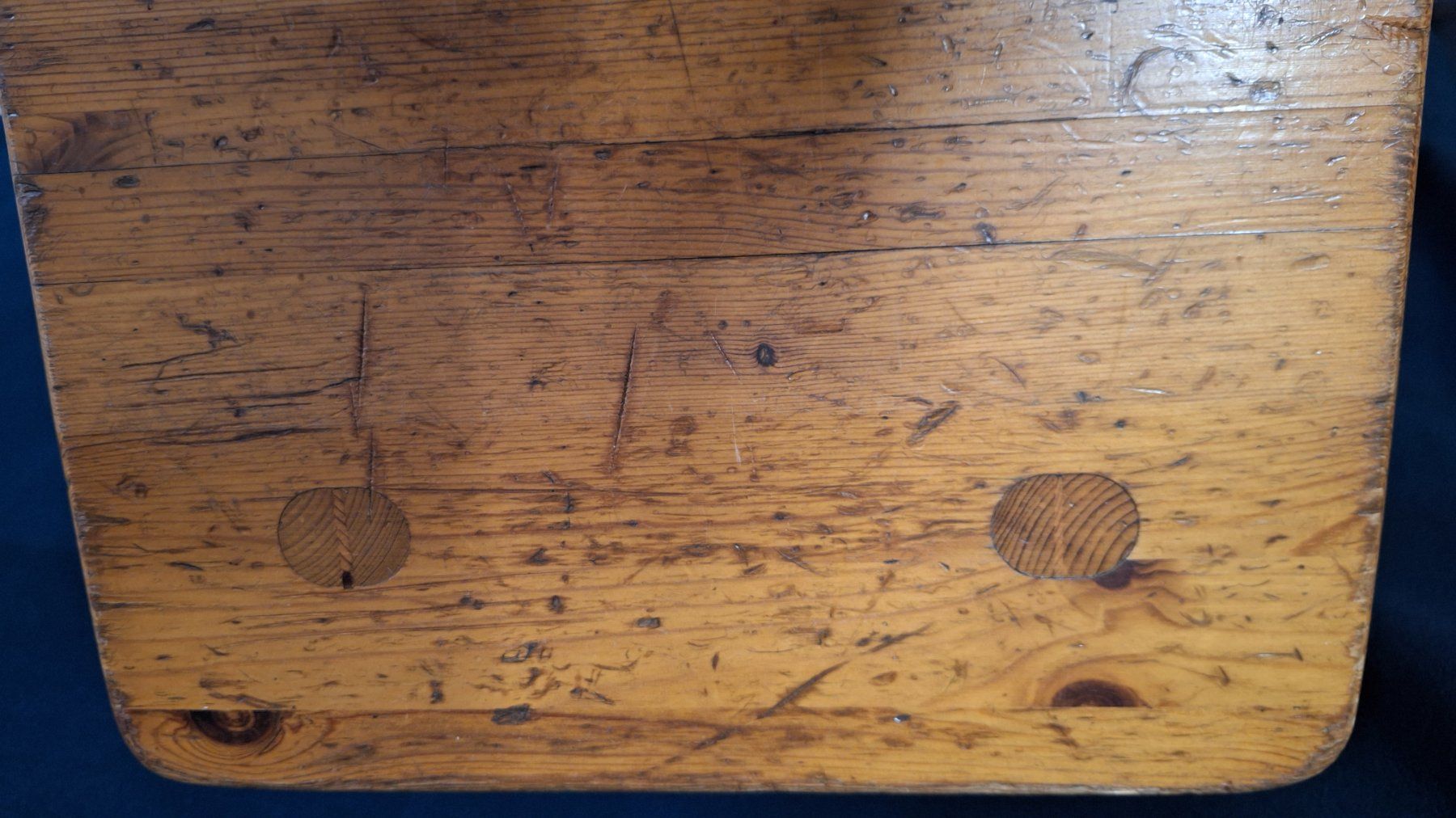 Articoli in legno: Vintage robuster Kieferholz Blumenhocker – Usato da Arlesheim venduto da shopradl 5