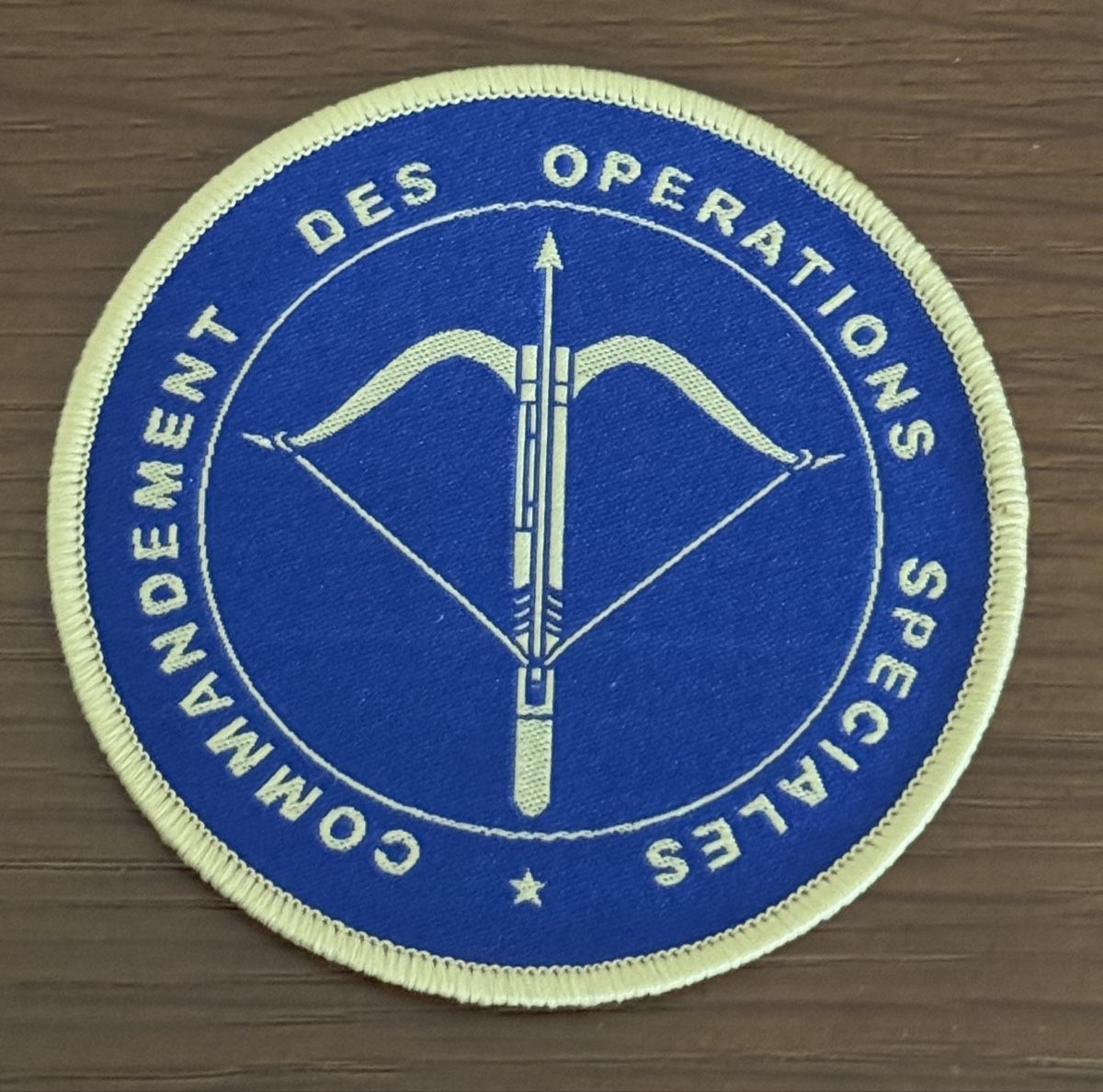 Plaquettes & Badges: Badge - CPA 10 commandement  – Neuf avec emballage d'origine à Genève par CollectorComp