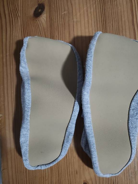 Schuhe für Mädchen: Turntäppeli Mädchen Hummel Gr. 33 – Gebraucht aus Zürich von Rose_Marie 1