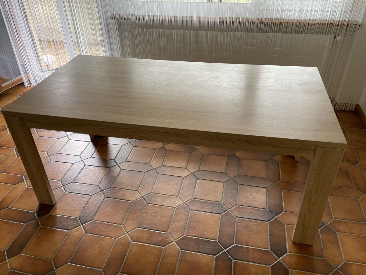 Tables: Table imitation chêne très bon état – D'occasion à Réchy par arzu_3966 2