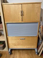 Gebrauchter Büroschrank mit Rolladen.