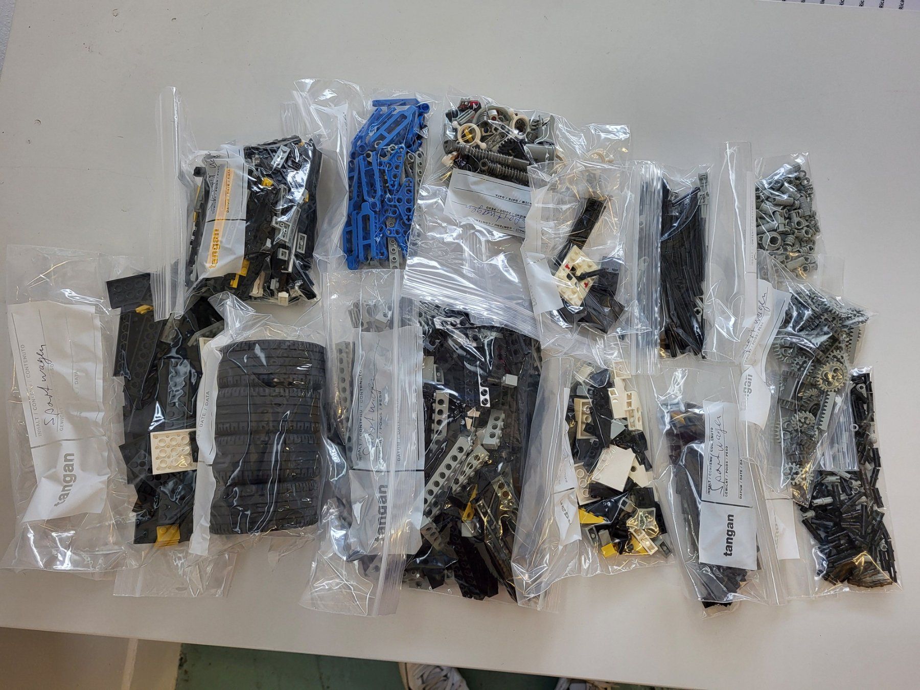 Lego Kit di costruzioni: Lego Technics 8880 / Umbaubar von 1994 – Usato da Brügg BE venduto da POU-BELLE 2