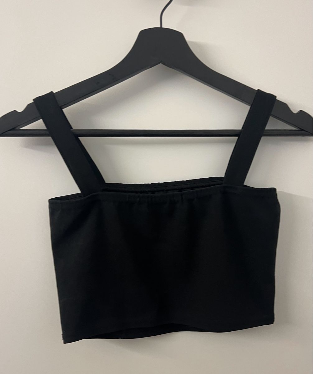 Tops: Schwarzes Crop Top – Gebraucht aus Niederbipp von closetbynessa 1