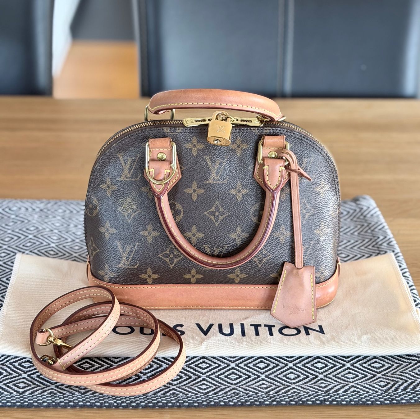 Louis Vuitton Taschen für Damen: Louis Vuitton Alma BB – Gebraucht aus Reinach AG von RobbisB 3