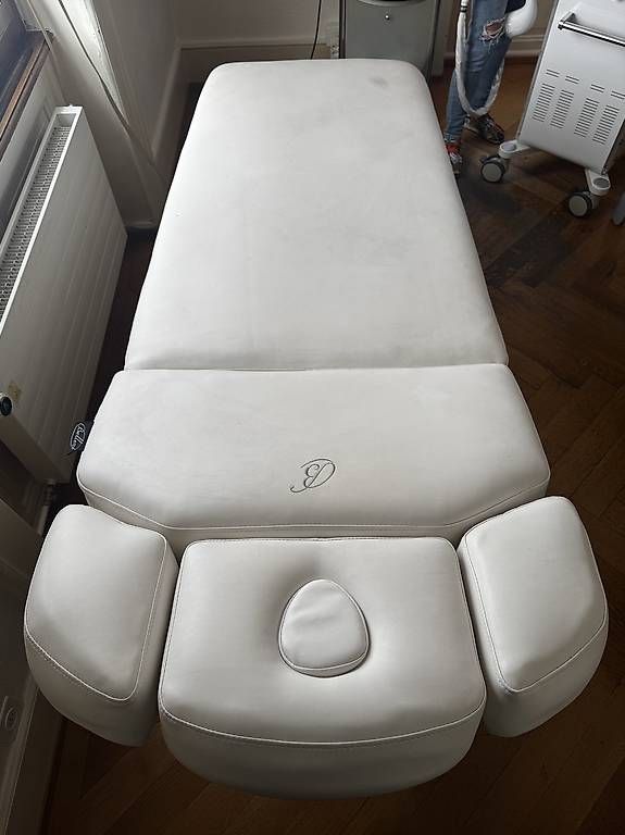 Lettini & sedie per cosmetici: Table de Soin Électrique Bellezi® - Motorisation LINAK – Usato da Sierre venduto da MitchSamio 2