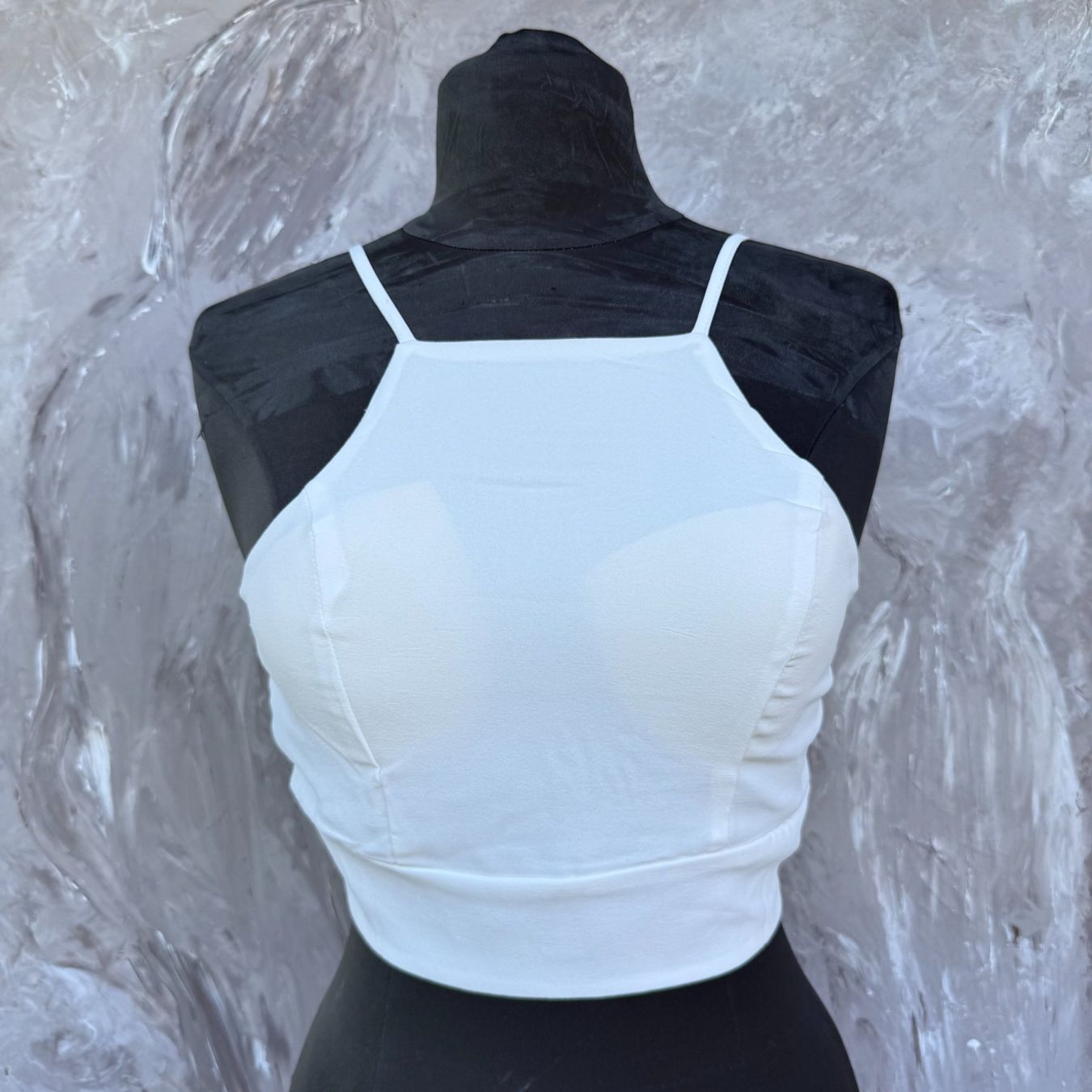 Top: Crop top blanc à bretelles – Usato da Thônex venduto da Suisse.Shopping