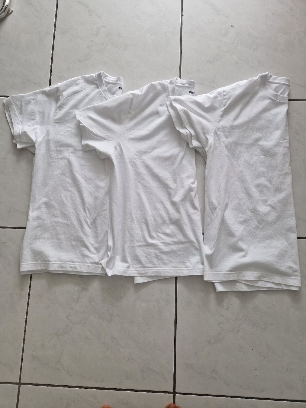 DKNY T-Shirts: 3 DKNY T-Shirts  – Gebraucht aus Bassersdorf von DonSolo