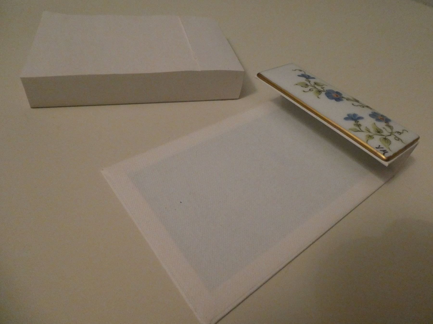 Alle Dekorationen: Handbemalter Porzellan PapierblockHalter – Gebraucht aus Ehrendingen von Marcellolauti 1