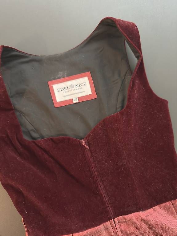 Robes: Dirndl Rot Samt Edelnice 36 – D'occasion à Zürich par zueri_c 4