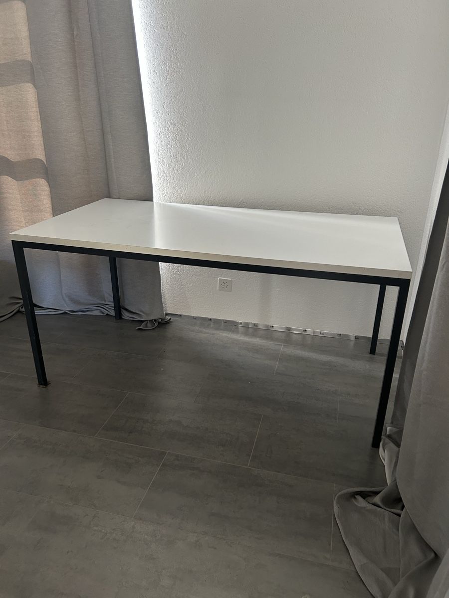 Schreibtische: Arbeitstisch / Schreibtisch  160x80x77 – Gebraucht aus Grenchen von lor_2zpl
