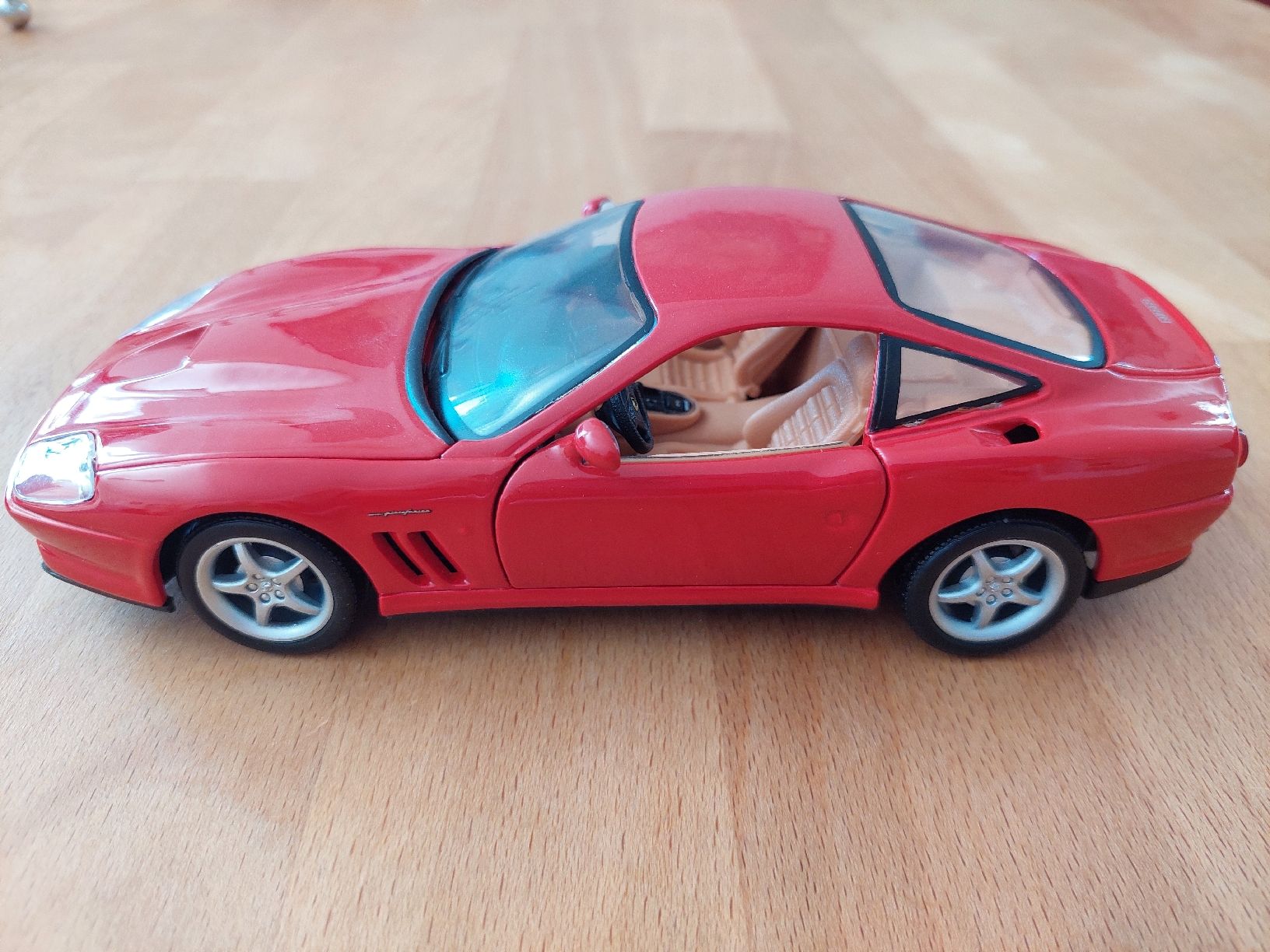 Bburago Modellini d'auto: Ferrari 550 Maranello 1/24 – Nuovo (secondo la descrizione) da Yverdon-les-Bains venduto da pri_x6j6 2