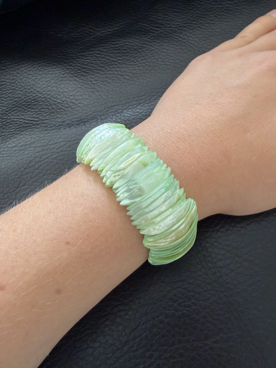 Bracelets: Armband Muscheln grün elastisch – D'occasion à Amlikon-Bissegg par Rahelbr5