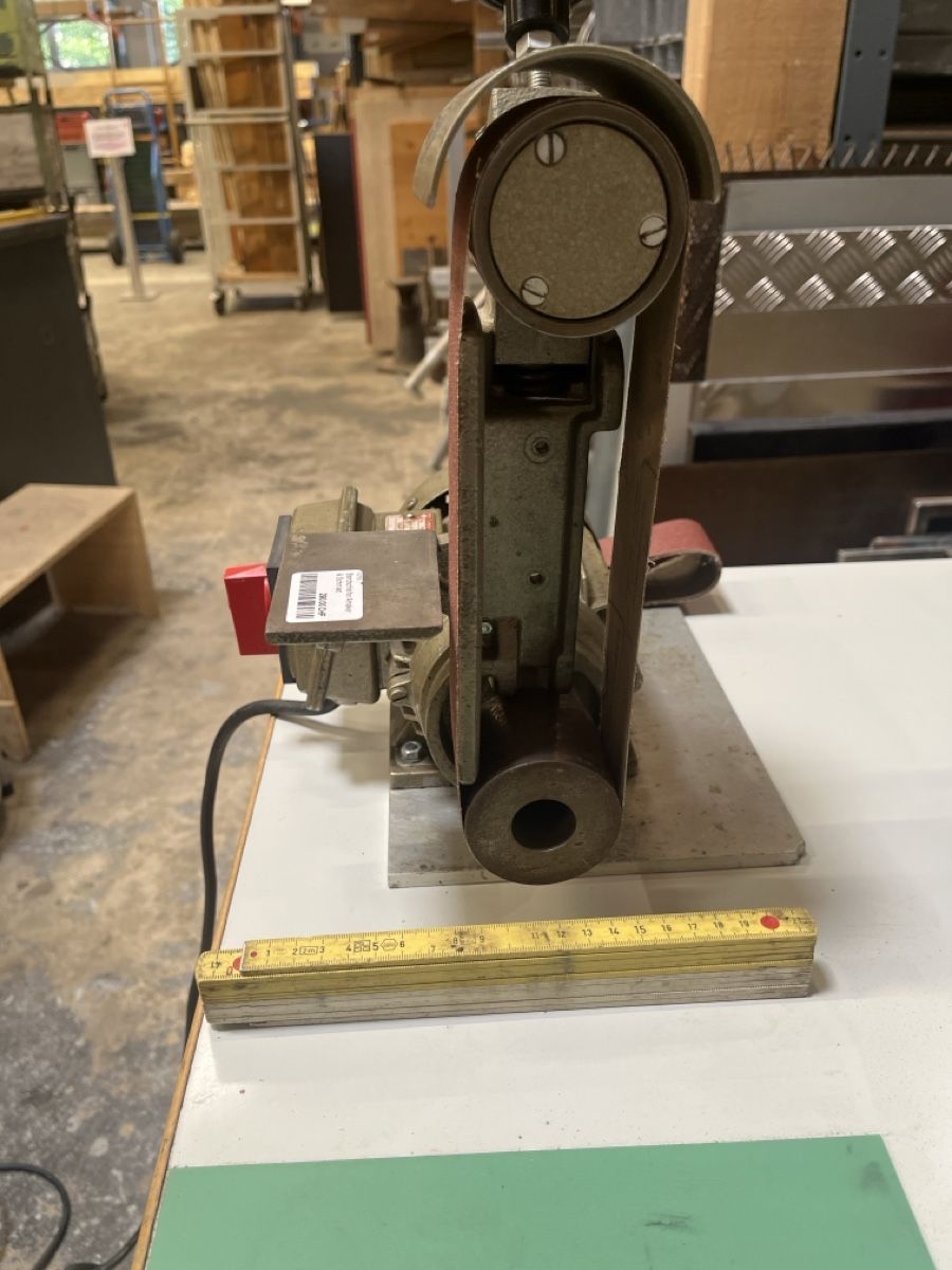 Schleifen & Polieren: Amacker + Schmid Bandschleifmaschine, herzig, selten, Qualit – Gebraucht aus Winterthur von ReUse_Baumarkt 7