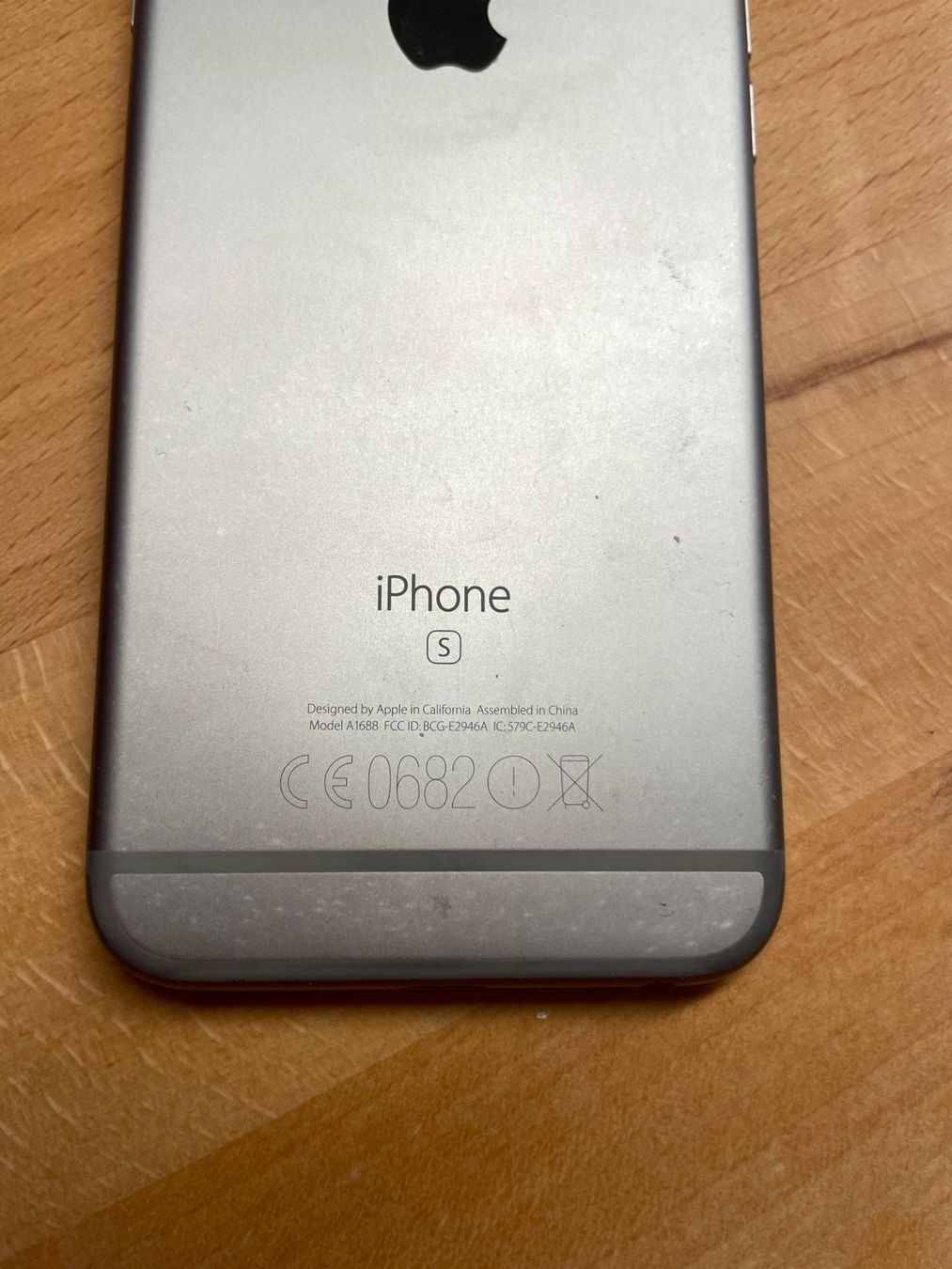 Apple Telefoni cellulari / Smartphones: Iphone SE mit Hülle - defekt – Difettoso da Madiswil venduto da Stratosteve 1
